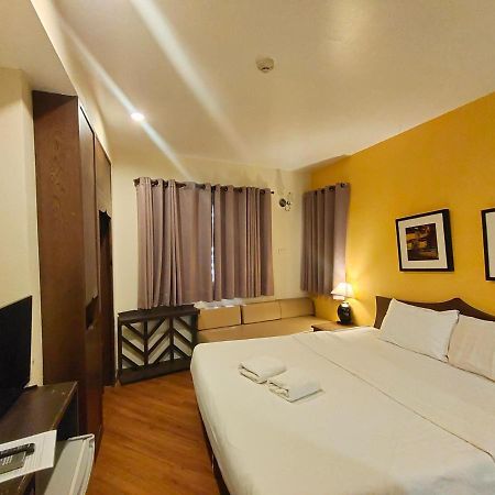 Vinary Hotel Sukhumvit Bangkok Exterior photo